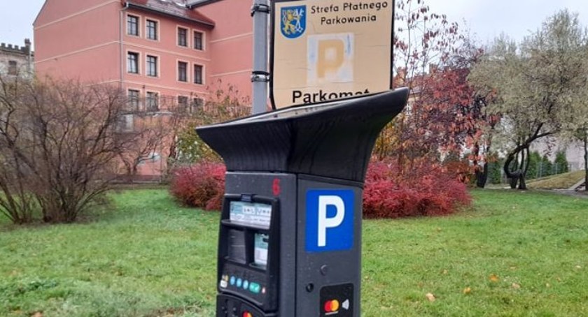 Na legnickich parkingach bez zmian. Wiemy, ile będzie kosztować ich utrzymanie