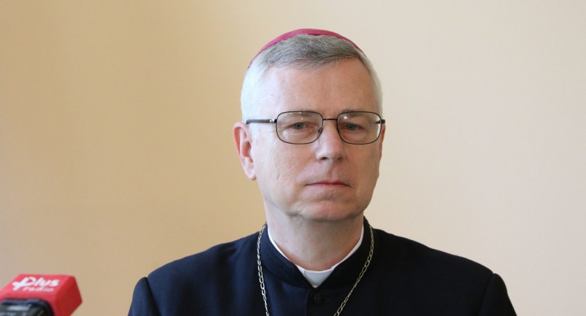 Biskup legnicki pozwolił wiernym jeść mięso na sylwestrowej imprezie