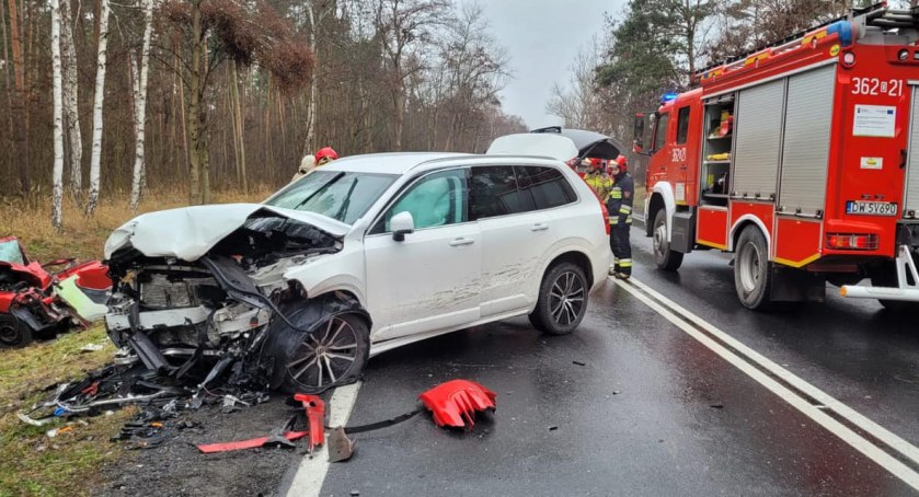 Śmiertelny wypadek w Lisowicach. Droga krajowa nr 36 zablokowana [ZDJĘCIA]