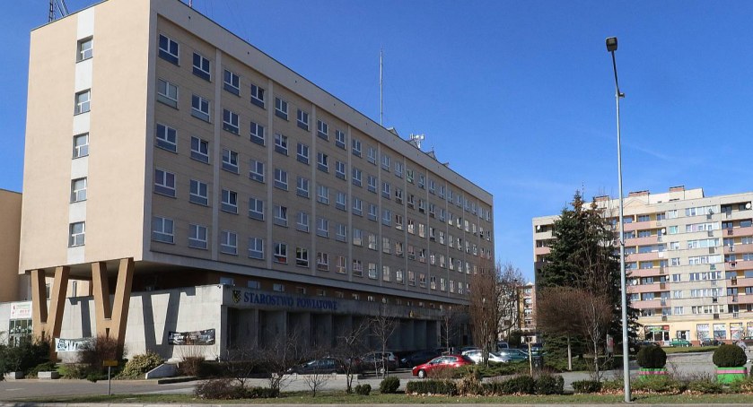  Falstart drogowej inwestycji w Ziemnicach. Kiedy ruszy remont skrzyżowania?
