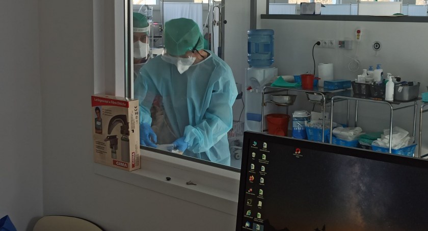 Są nowe zakażenia i zgony covidowe - aktualna sytuacja epidemiczna w regionie legnickim