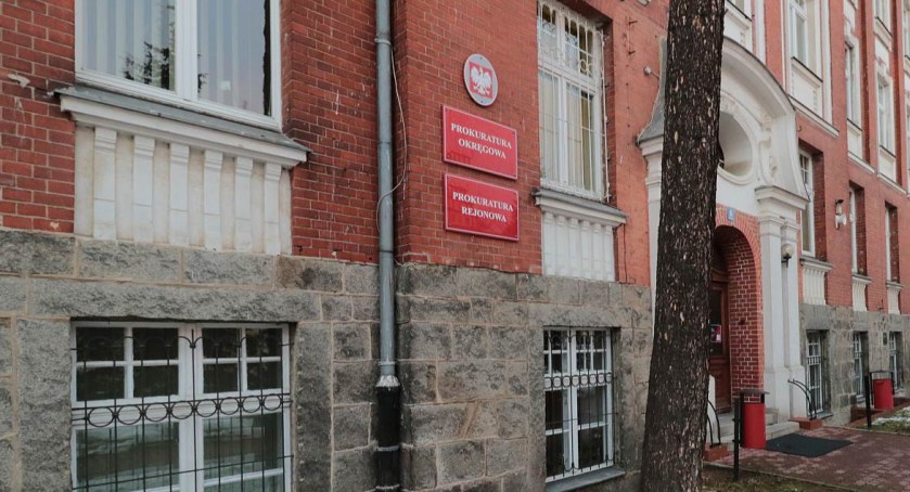 Gang na ławie oskarżonych. Wyłudzali VAT na fikcyjnym handlu aluminium i  niklem