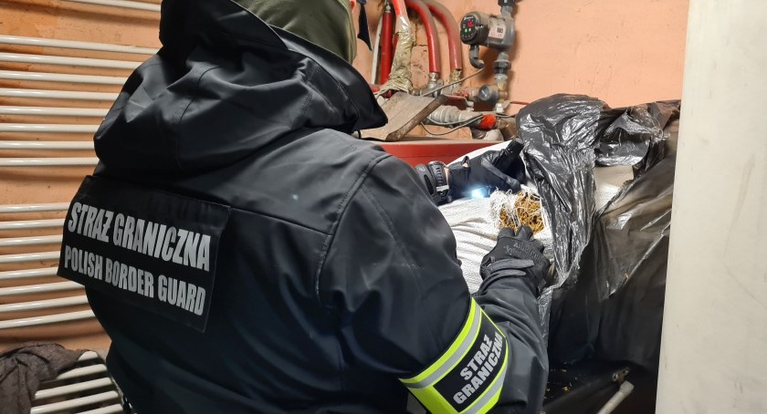 Udana akcja pograniczników z Legnicy. Zarekwirowali alkohol i papierosy [ZDJĘCIA]