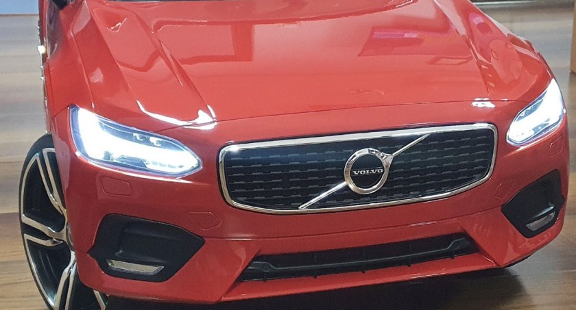 Mali pacjenci legnickiego szpitala będą jeździć ... kabrioletem Volvo!