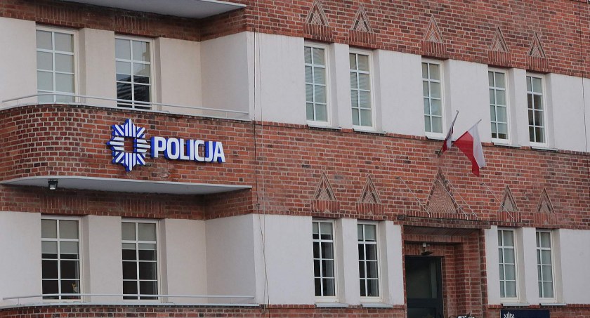 93-latka z Legnicy straciła 14 tys. złotych. Policja apeluje do seniorów o rozsądek