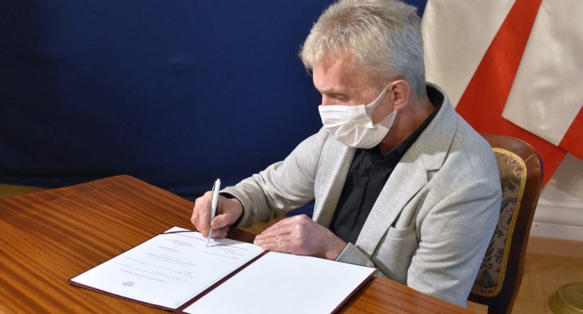 Więziony na fermie w Lisowicach Rosjanin otrzymał polskie obywatelstwo