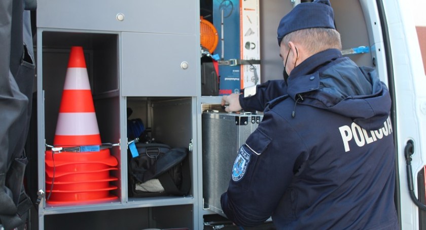 Nowy ambulans kryminalistyczny trafił do legnickiej policji. Sprzęt pomoże w pracy śledczych