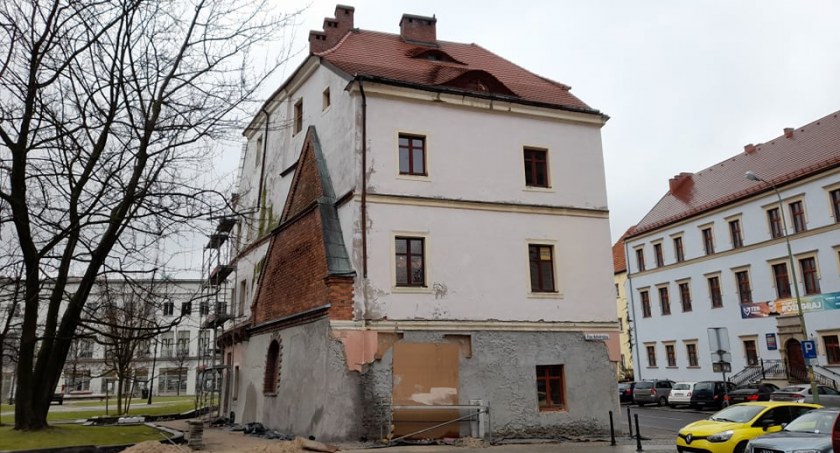 Remont w dawnej plebani katedralnej. Powstanie w niej hostel i kawiarnia