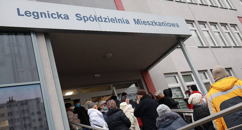 Prezesi LSM wystraszyli się gniewu lokatorów. Podwyżek pensji (na razie) nie będzie