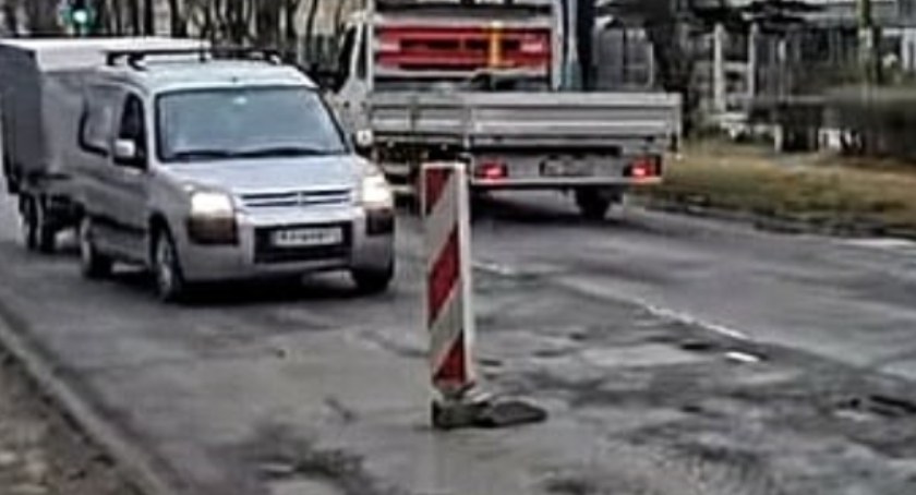 Slalom drogowy po Legnicy. Koszmar! Film radnego robi furorę w sieci [WIDEO]