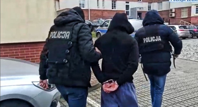 Uwodził kobiety, a potem je okradał. 23-letni amant spod Legnicy aresztowany