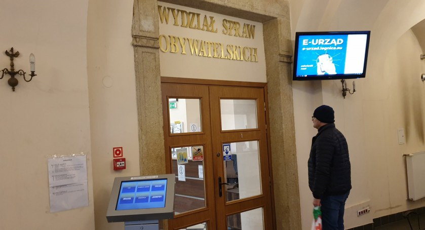 Czy w urzędzie miasta śmierdzi? Radny prosi prezydenta o interwencję