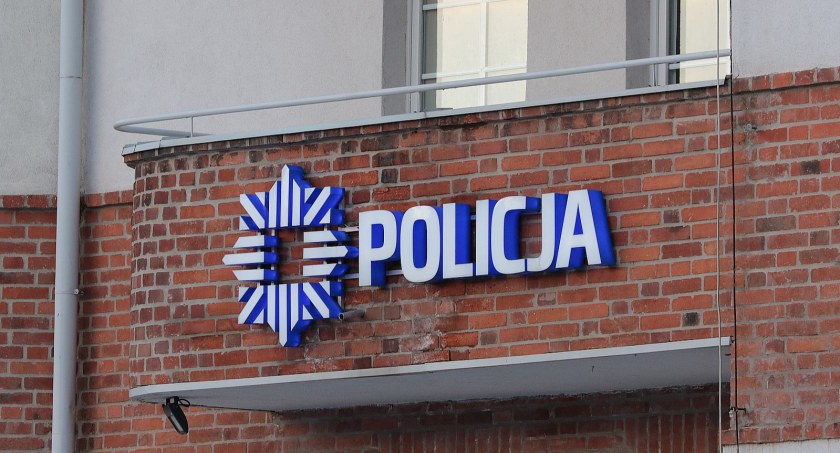 Policjant z Legnicy uratował na ul. Nowodworskiej życie kobiecie [WIDEO]