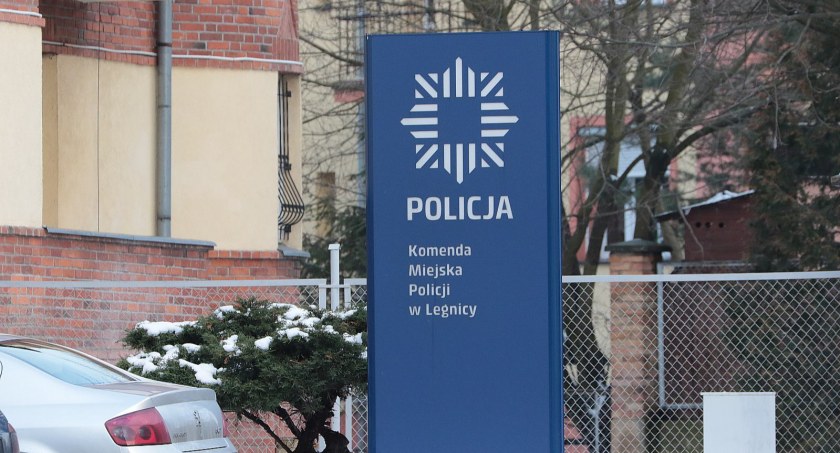 Jechał przez Legnicę 109 km/h. Nie miał prawa jazdy a samochód badań technicznych