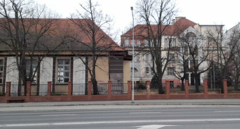 Nikt nie chce kupić dawnej szkoły przy ulicy Wrocławskiej