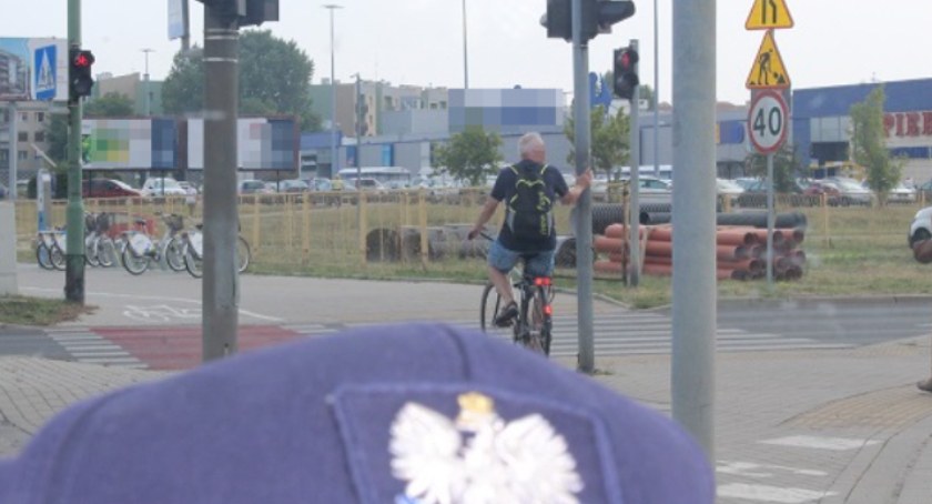Wypadek na Piłsudskiego. Kierowca BMW wymusił pierwszeństwo i potrącił rowerzystę