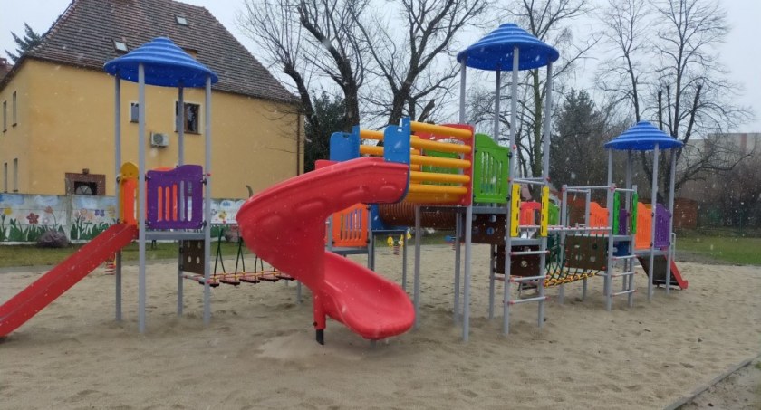 LBO. Jest już nowy plac zabaw przy ul. Kubusia Puchatka w Legnicy [ZDJĘCIA]