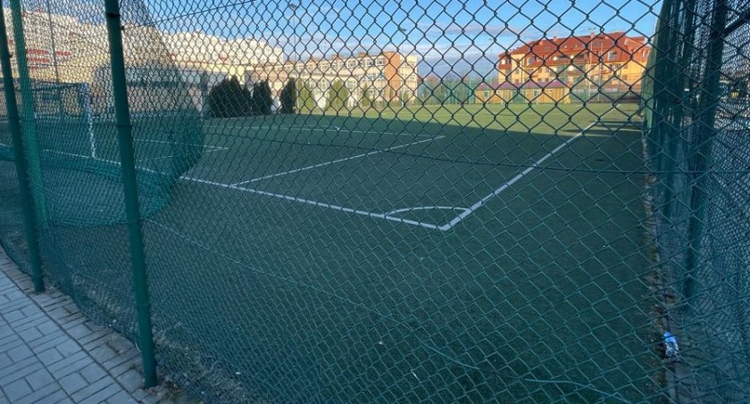 Najdroższy Orlik w Polsce zamknięty. Boisko na os. Kopernika nie nadaje się do użytku