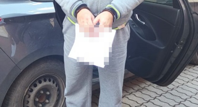 Wjechał w ludzi idących przez pasy i uciekł z miejsca wypadku. Dwie osoby trafiły do szpitala 