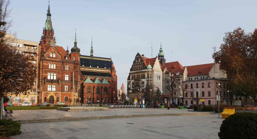 Plac Słowiański czy remonty dziurawych ulic? Opozycyjna radna stawia ważne pytanie