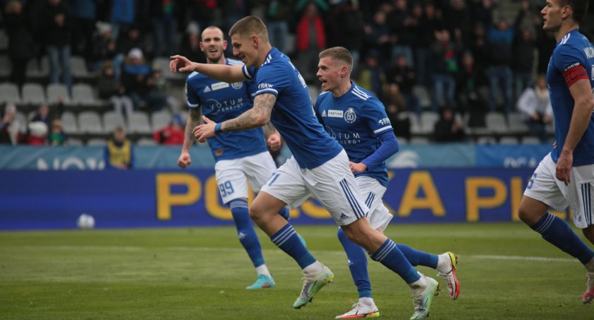 Miedź nie używa hamulców. Efektowna gra, trzy gole i kolejne zwycięstwo!