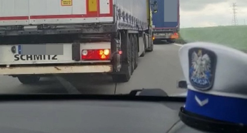 Kierowca ciężarówki zablokował korytarz życia na A4 pod Legnicą. Zobaczcie, jaki dostał mandat