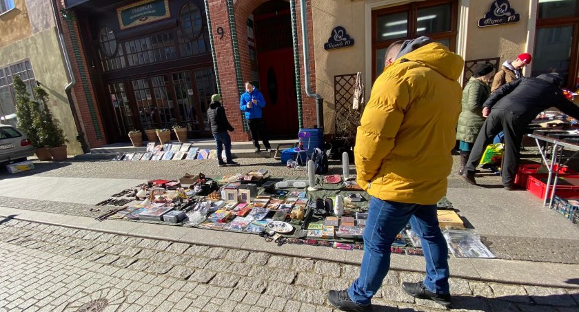 Marcowy Jarmark Staroci w legnickim rynku - zobaczcie naszą fotorelację [ZDJĘCIA]