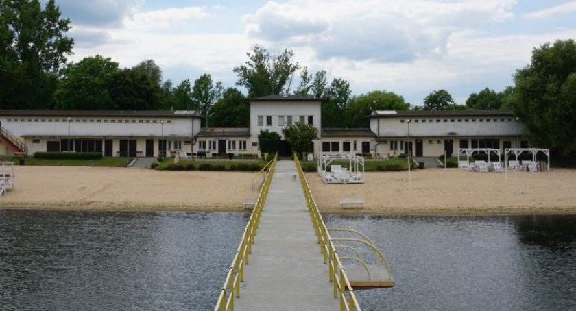 Sezon kąpielowy w Legnicy w 2022 roku. Kiedy ruszy, gdzie na plażę?