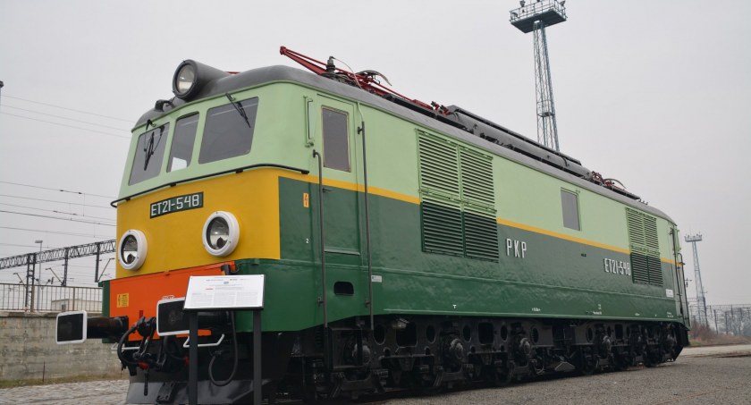 Rośnie kolejowe muzeum w Legnicy. Do parowozu dołączył elektrowóz! [ZDJĘCIA]