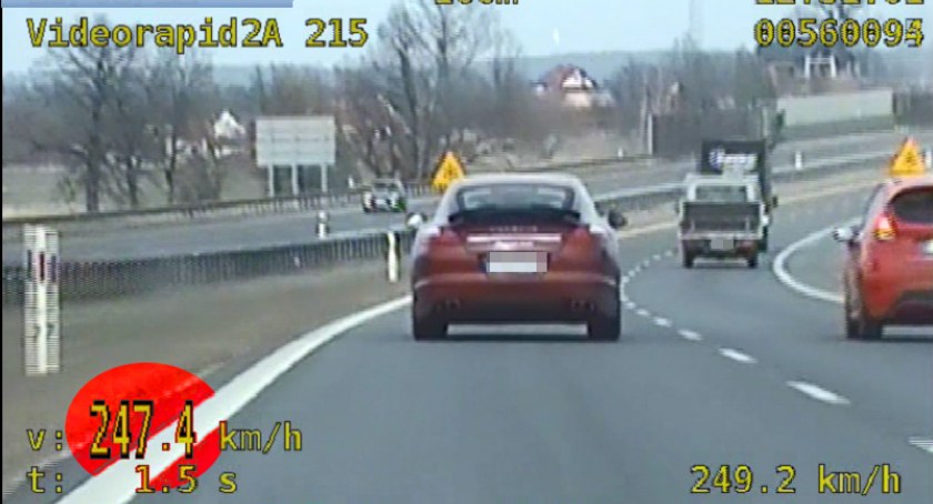 Kierowca Porsche zapłacił 2500 zł mandatu. Pędził ekspresówką 247 km/h!