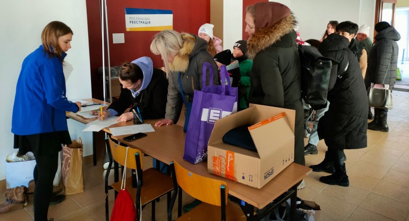 Już kilka tysięcy uchodźców skorzystało z centralnego punktu pomocy humanitarnej w Legnicy [FOTO]