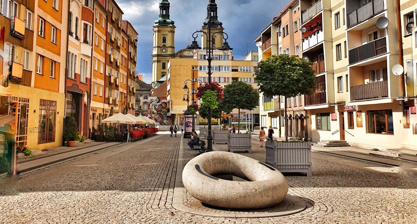 Kto będzie sprzątać Rynek w Legnicy? Na razie ZDM sprząta po pierwszym przetargu