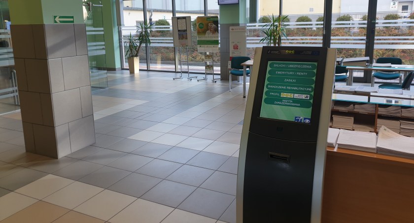 ZUS uruchomił specjalną infolinię w języku ukraińskim. Obsługują ją też uchodźcy