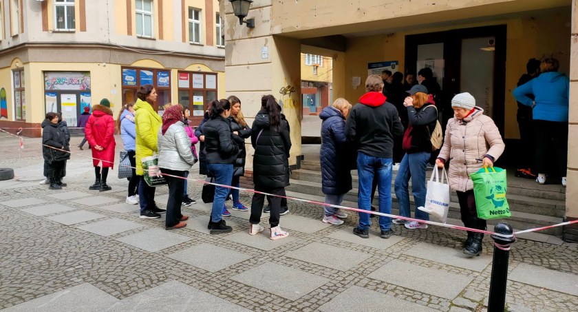 Zmiana godzin pracy w punkcie przyjmowania i wydawania darów przy ul. Złotoryjskiej