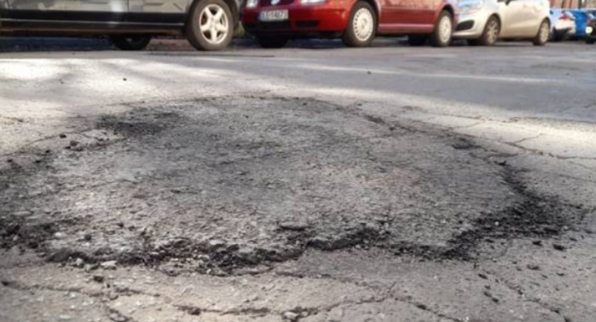 Fuszerka w centrum Legnicy. Urzędnicy wezwali wykonawcę do naprawy ulicy