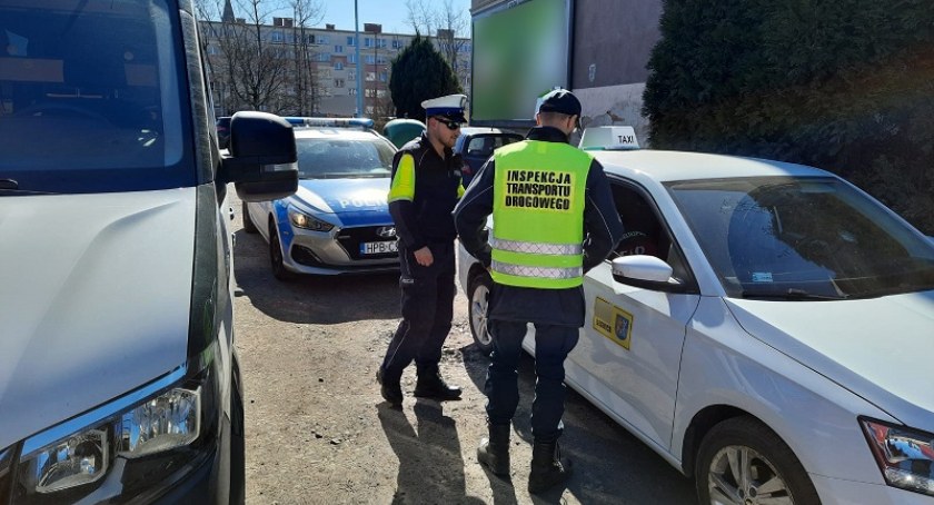 Wspólna akcja policji i ITD. Taksówkarz bez licencji woził pasażerów po Legnicy
