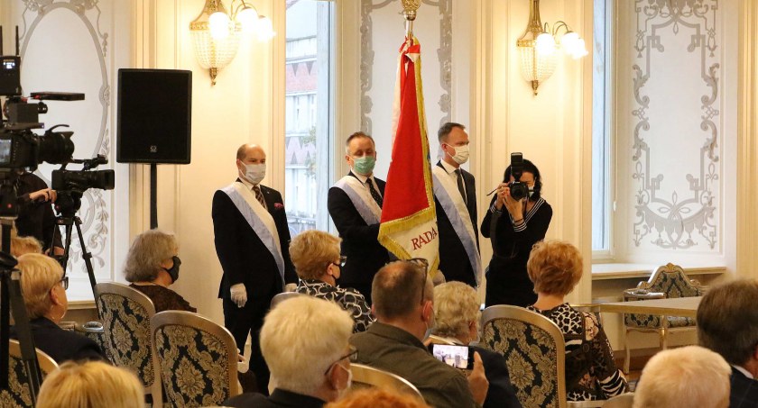 W tym roku nie ma Nagrody Miasta Legnicy. Kandydatury w koszu, pieniądze dla uchodźców