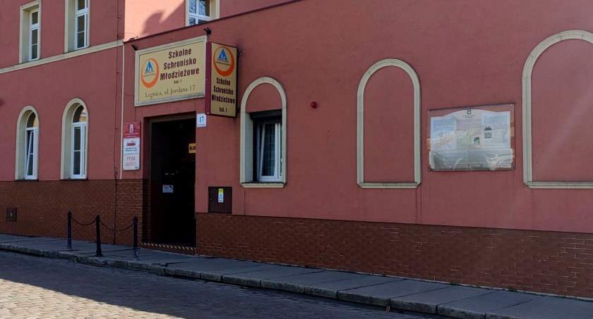 Pięć dyrektorskich wakatów do wzięcia w Legnicy. Szukani są m.in. dyrektorzy szkół i MCK  