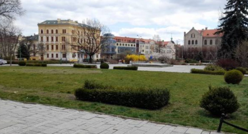 Brakuje pieniędzy na przebudowę Placu Słowiańskiego – co zrobi prezydent?