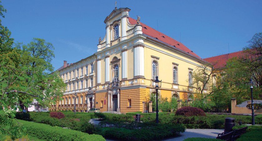 W piątek koniec roku szkolnego dla 1163 uczniów klas maturalnych