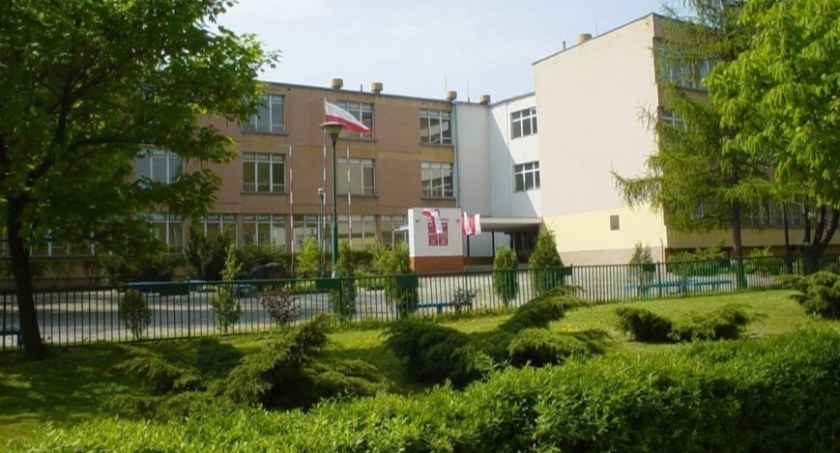 Miasto szuka firmy chętnej do wyremontowania Budowlanki. Na stole leży ponad 3 mln zł! 
