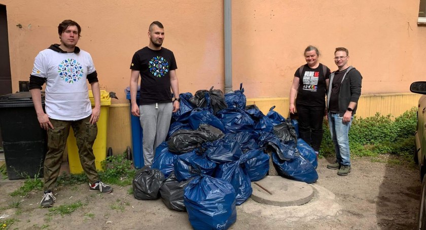 Wolontariusze posprzątali przy Kaczawie. „Mimo kłód rzucanych pod nogi”