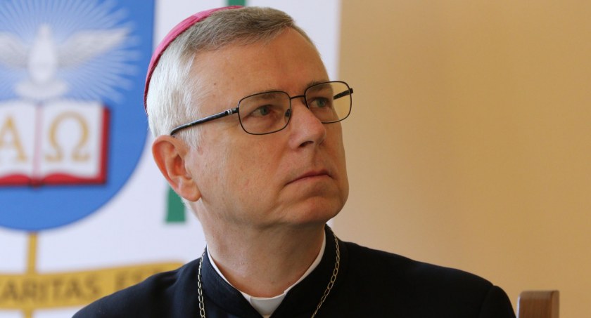 Maturzyści i ósmoklasiści z Legnicy mają wsparcie biskupa. Apel o modlitwę