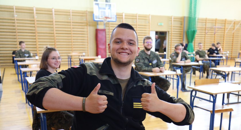 Rozpoczęła się Matura 2022. Nasza relacja z VII LO w Legnicy [ZDJĘCIA, WIDEO]