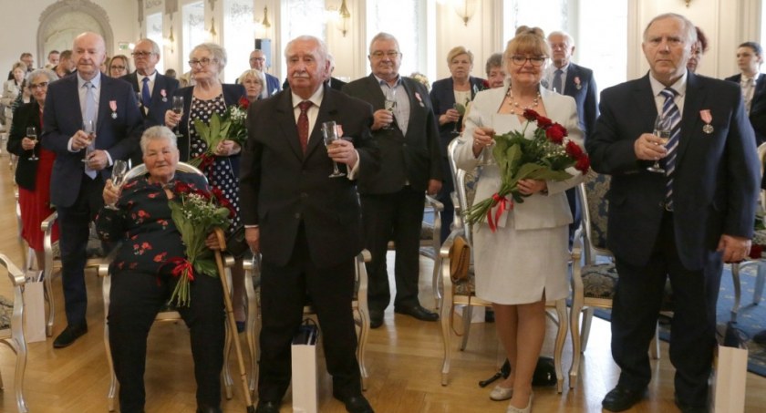 Złote Gody w Sali Królewskiej. Prezydent RP odznaczył osiemnaście małżeństw z Legnicy