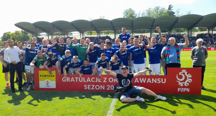Tak Legnica świętowała awans piłkarzy Miedzi do ekstraklasy [ZDJĘCIA]