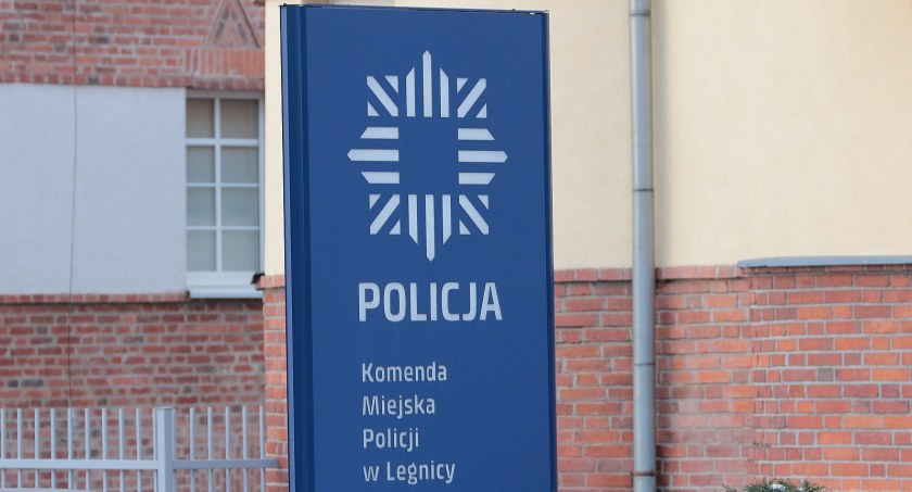 Policja ostrzega przed grasującymi po Legnicy oszustami. Przestępcy wyłudzili w weekend 60 tys. zł