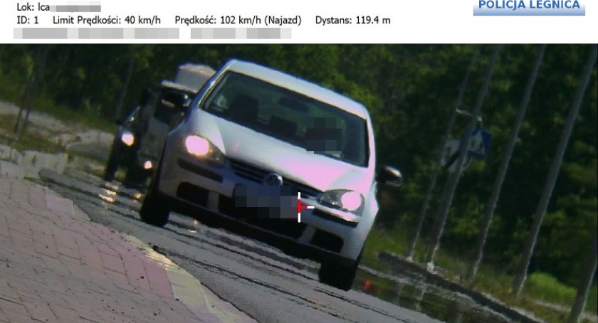 Młoda kierowczyni szybko straciła prawo jazdy. Za rajd po mieście zapłaci 2 tys. zł 