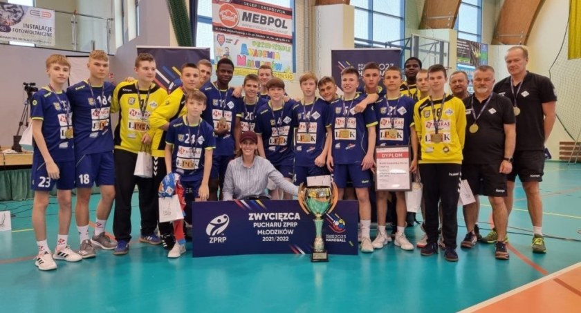 Młodzi szczypiorniści Siódemki Huras Legnica zdobyli złoty medal mistrzostw Polski. Gratulujemy! 