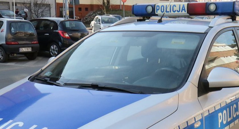 Pościg ulicami Legnicy za naćpanym kierowcą z narkotykami w samochodzie